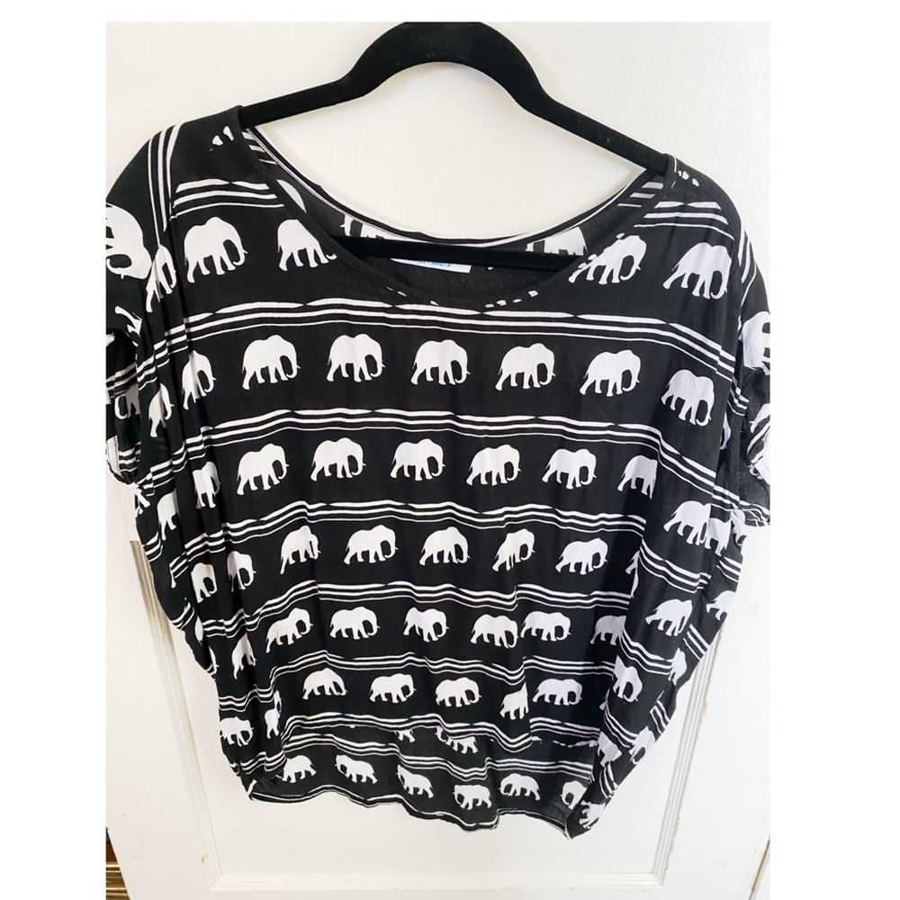 Ava sky elephant top